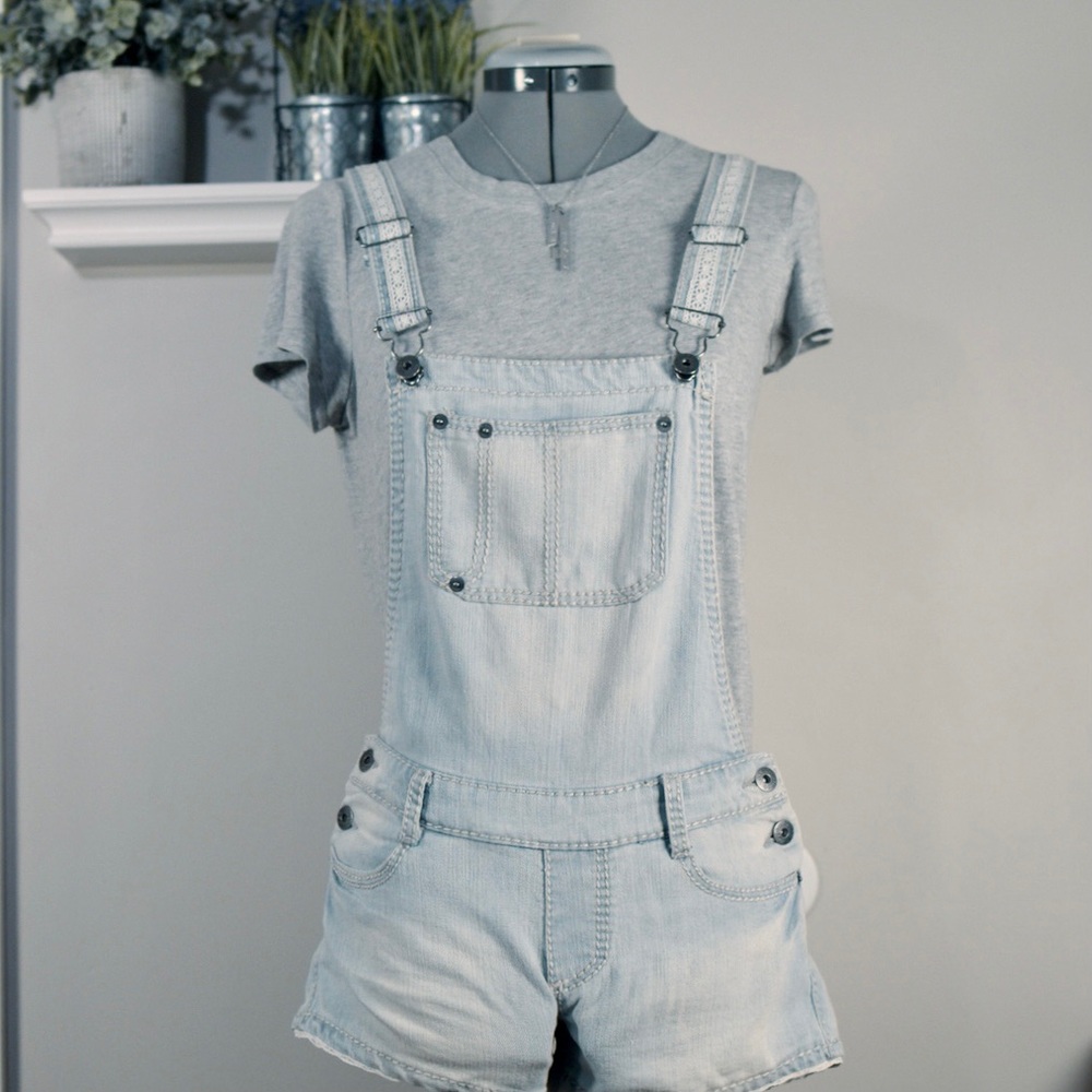 Mudd Light Wash Faded Lace Short Overalls Sz XS